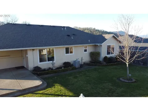 1570 W Basil Street Roseburg OR 97471