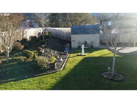 1570 W Basil Street Roseburg OR 97471