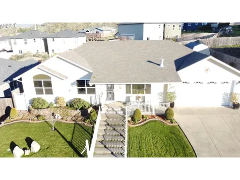 1570 W Basil Street Roseburg OR 97471