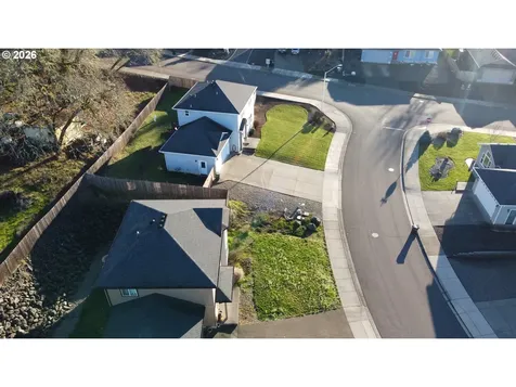 1570 W Basil Street Roseburg OR 97471