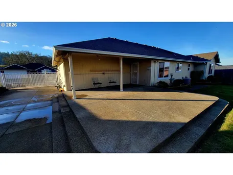 1570 W Basil Street Roseburg OR 97471
