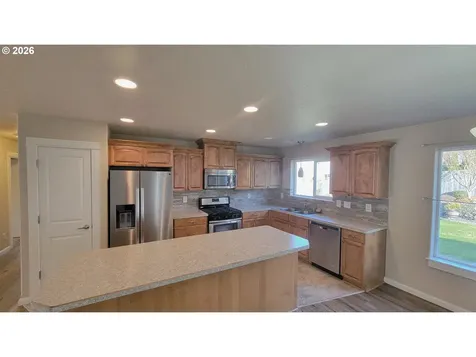 1570 W Basil Street Roseburg OR 97471