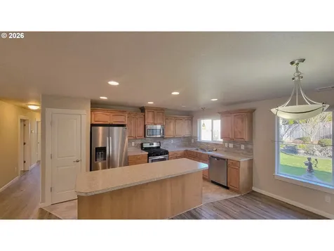 1570 W Basil Street Roseburg OR 97471