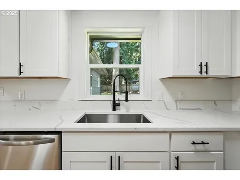 841 NE 113th Avenue Portland OR 97220