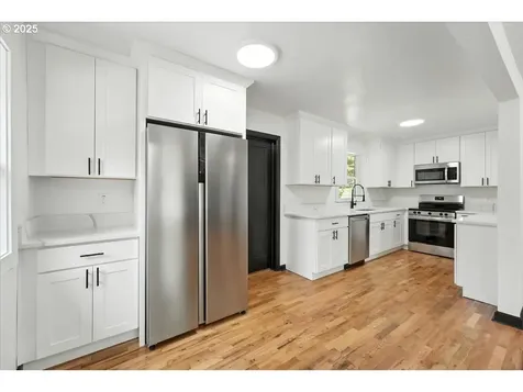 841 NE 113th Avenue Portland OR 97220