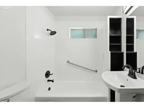 841 NE 113th Avenue Portland OR 97220
