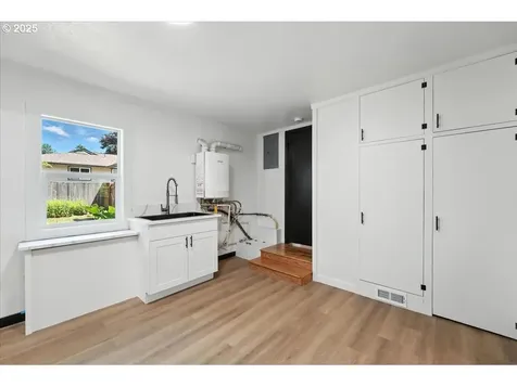 841 NE 113th Avenue Portland OR 97220