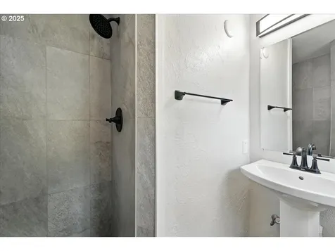 841 NE 113th Avenue Portland OR 97220