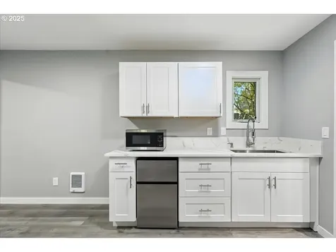 841 NE 113th Avenue Portland OR 97220