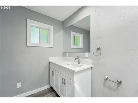 841 NE 113th Avenue Portland OR 97220