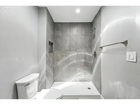 841 NE 113th Avenue Portland OR 97220