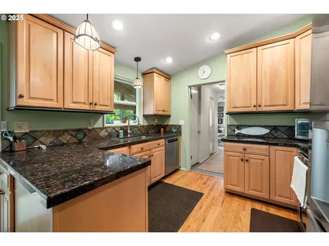6907 SW Florence Lane Portland OR 97223