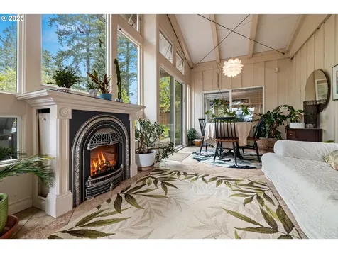 6907 SW Florence Lane Portland OR 97223