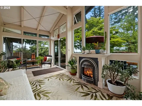 6907 SW Florence Lane Portland OR 97223