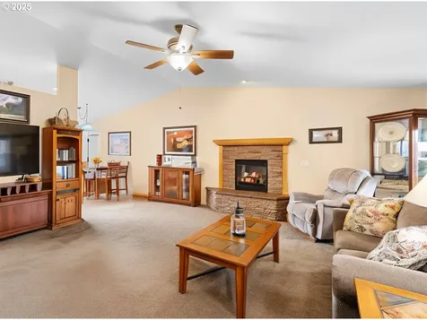 1478 SW 13th Street Dallas OR 97338
