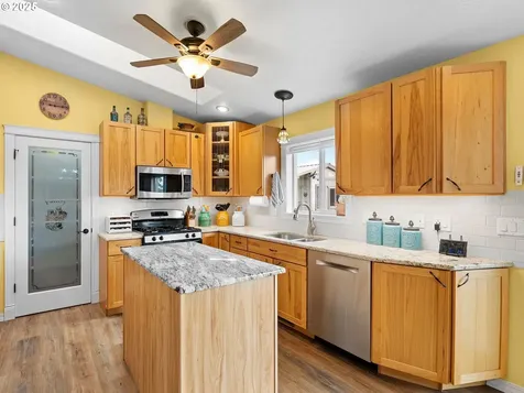 1478 SW 13th Street Dallas OR 97338