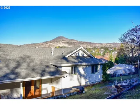130 Candice Court Medford OR 97504