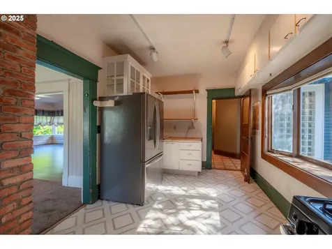 619 S 11th Street Coos Bay OR 97420