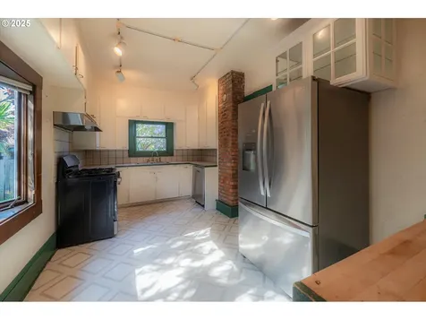 619 S 11th Street Coos Bay OR 97420
