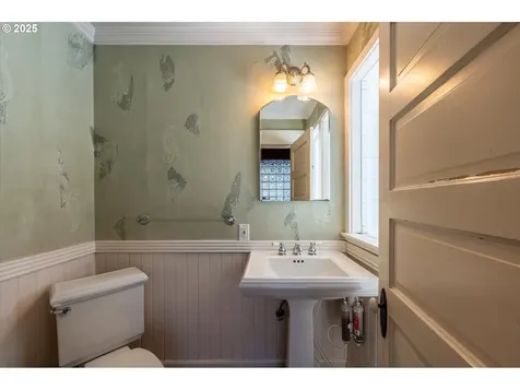 619 S 11th Street Coos Bay OR 97420