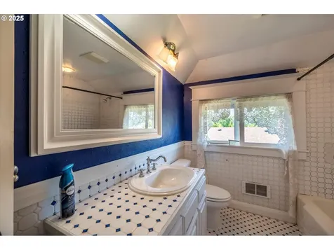 619 S 11th Street Coos Bay OR 97420
