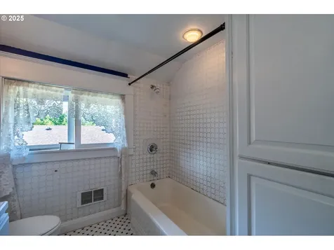 619 S 11th Street Coos Bay OR 97420