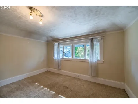 619 S 11th Street Coos Bay OR 97420