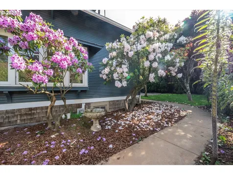 619 S 11th Street Coos Bay OR 97420