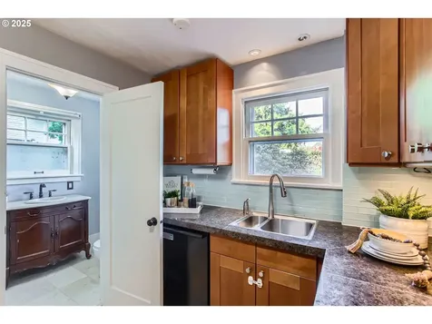 5536 N Delaware Avenue Portland OR 97217