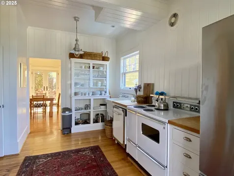 975 16th Street Astoria OR 97103