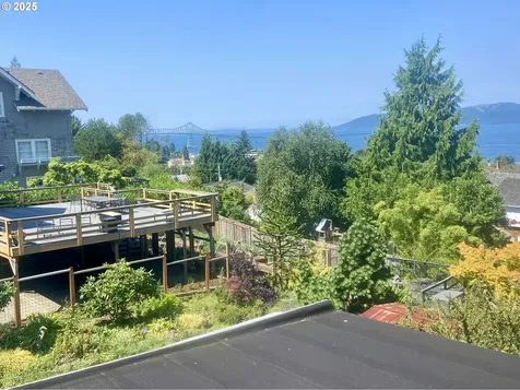 975 16th Street Astoria OR 97103