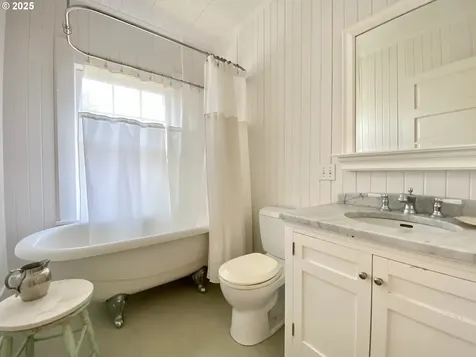 975 16th Street Astoria OR 97103