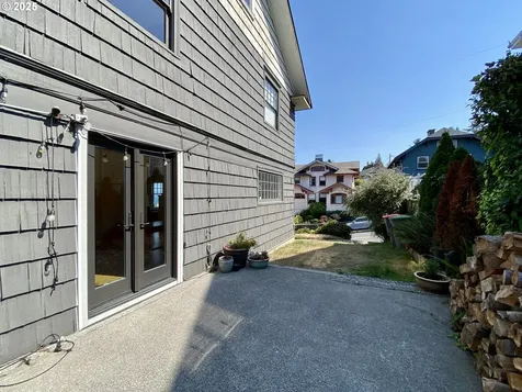 975 16th Street Astoria OR 97103