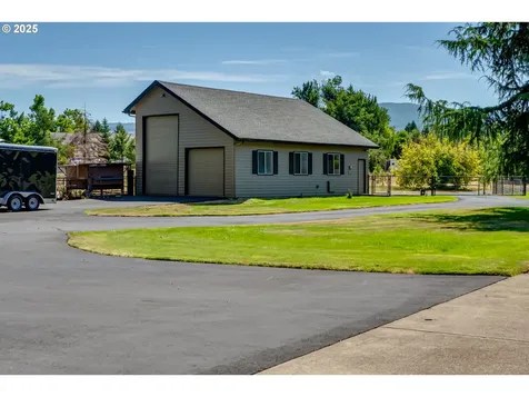 39125 Easton Lane Springfield OR 97478