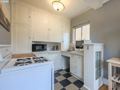 709 SW 16th Avenue Portland OR 97205