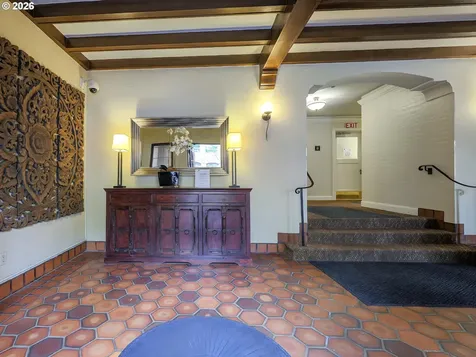 709 SW 16th Avenue Portland OR 97205