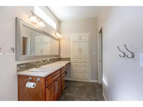 310 Ashwood Street Sutherlin OR 97479