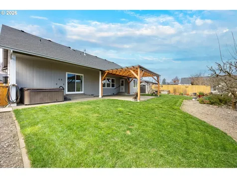 310 Ashwood Street Sutherlin OR 97479