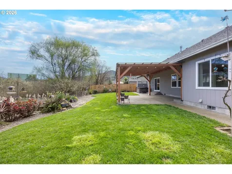 310 Ashwood Street Sutherlin OR 97479