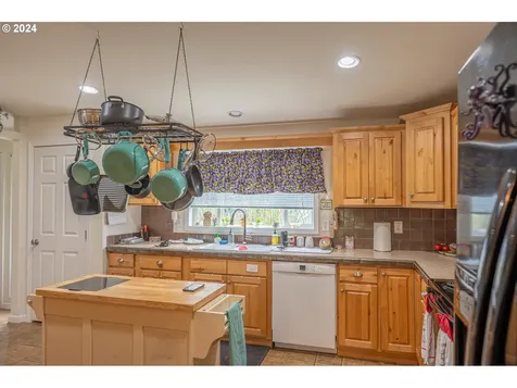 770 N Adams Street Coquille OR 97423