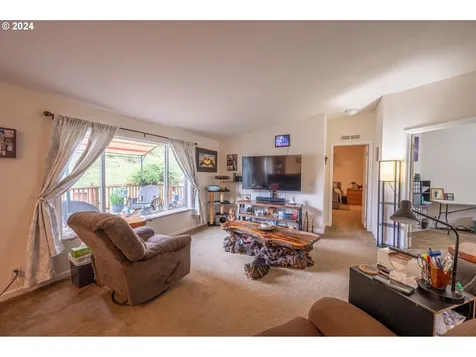 770 N Adams Street Coquille OR 97423