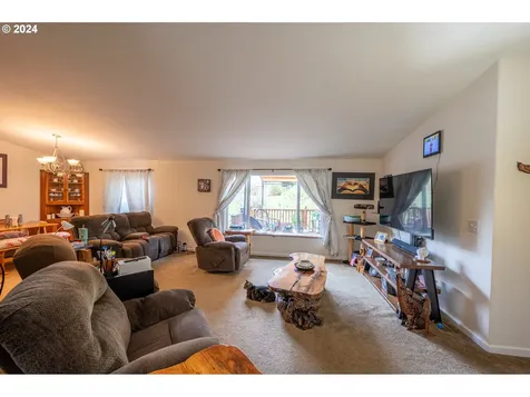 770 N Adams Street Coquille OR 97423