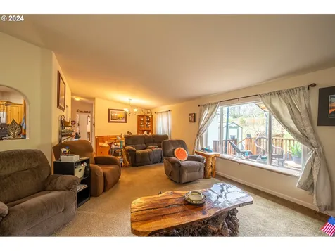 770 N Adams Street Coquille OR 97423
