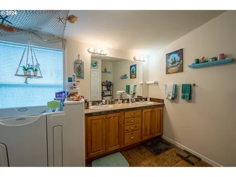 770 N Adams Street Coquille OR 97423