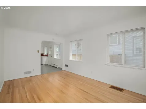 5325/5327 NE Davis Street Portland OR 97213