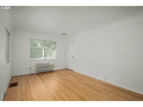 5325/5327 NE Davis Street Portland OR 97213