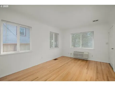 5325/5327 NE Davis Street Portland OR 97213