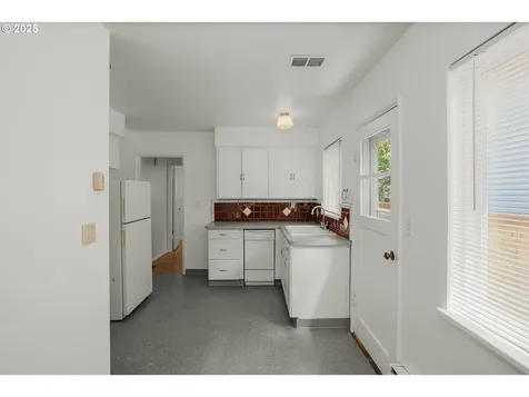 5325/5327 NE Davis Street Portland OR 97213
