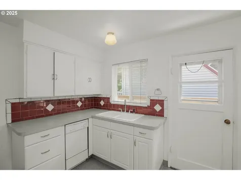 5325/5327 NE Davis Street Portland OR 97213