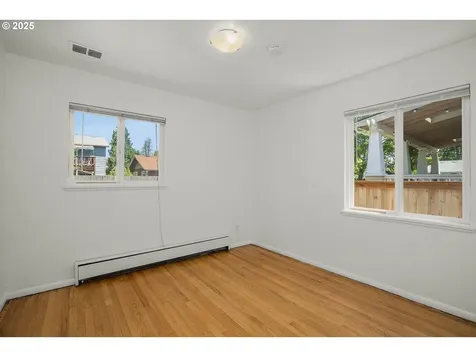 5325/5327 NE Davis Street Portland OR 97213